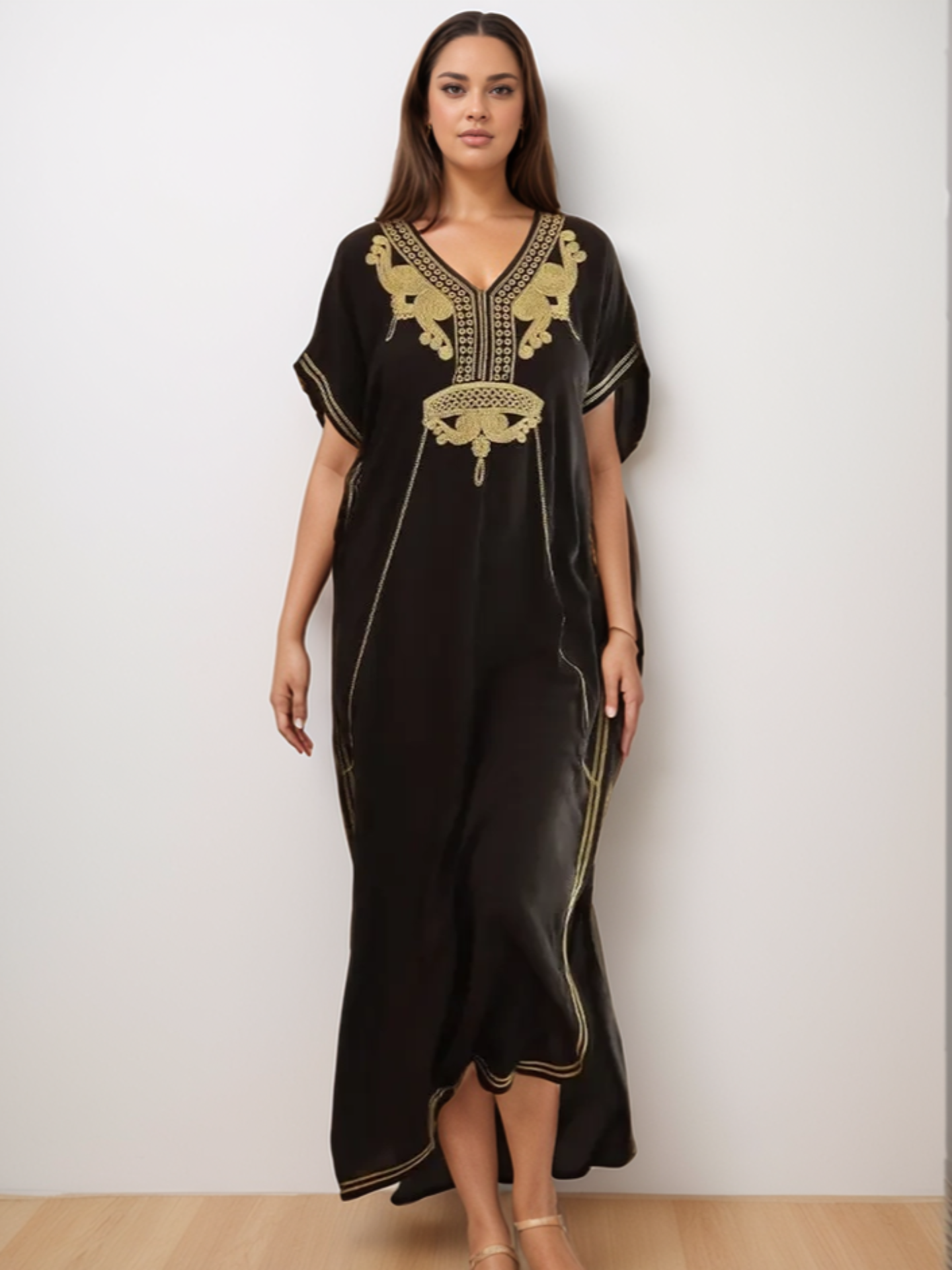 Kaftan exuberante preto e dourado